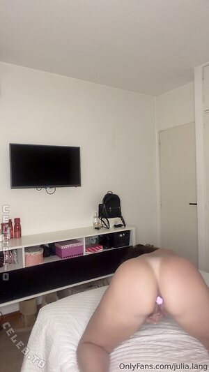 Julia lang Nude Leaked Photo #23