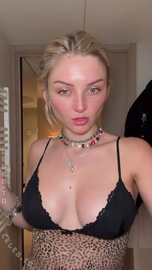 Julia Wulf Nude Leaked Photo #105