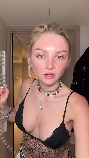 Julia Wulf Nude Leaked Photo #107