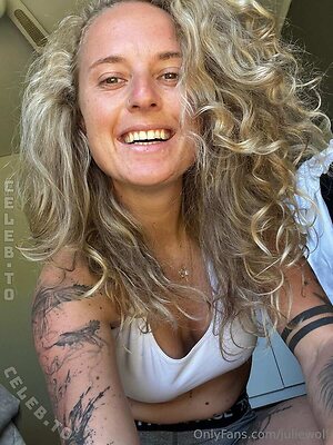 Julie Wolf Nude Leaked Photo #4