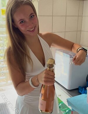 justfranzi.x Nude Leaked Photo #27