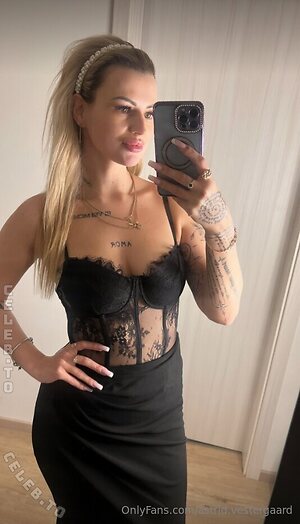 Karolinka.ofi Nude Leaked Photo #34