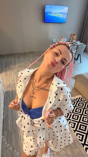 Karolinka.ofi Nude Leaked Photo #117