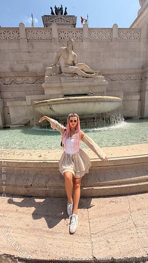 Karolinka.ofi Nude Leaked Photo #152