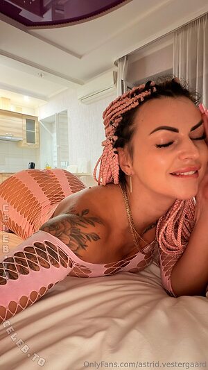 Karolinka.ofi Nude Leaked Photo #204