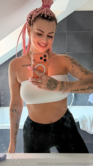 Karolinka.ofi Nude Leaked Photo #210