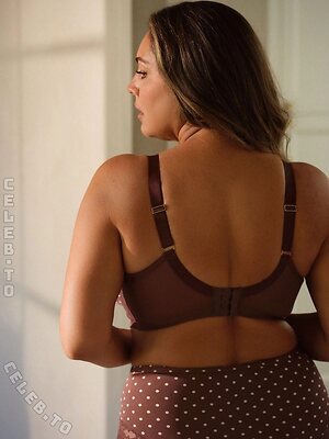 Kelly Brook photo