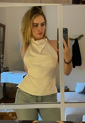 Kim Sara Nude Leaked Photo #23