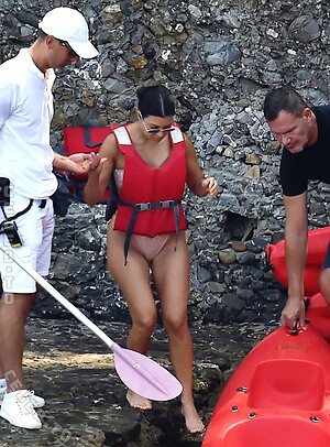 Kourtney Kardashian Nude Leaked Photo #37