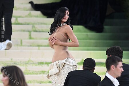 Kylie Jenner Nude Leaked Photo #243