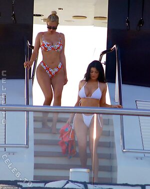 Kylie Jenner Nude Leaked Photo #358