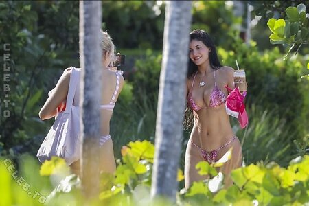 Kylie Jenner Nude Leaked Photo #370