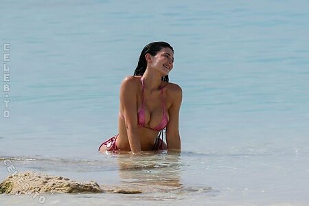 Kylie Jenner Nude Leaked Photo #435