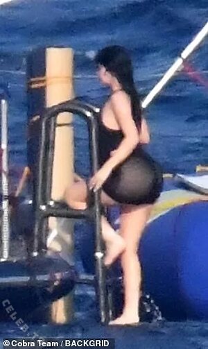 Kylie Jenner Nude Leaked Photo #444