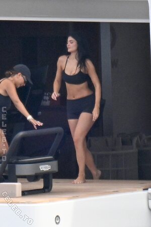 Kylie Jenner Nude Leaked Photo #479