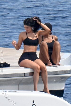 Kylie Jenner Nude Leaked Photo #480