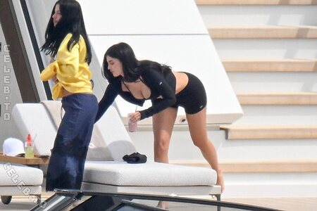 Kylie Jenner Nude Leaked Photo #484