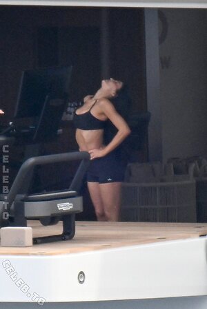 Kylie Jenner Nude Leaked Photo #492