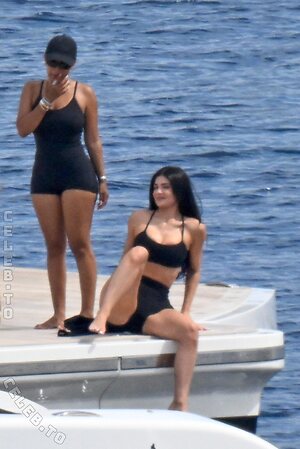 Kylie Jenner Nude Leaked Photo #507