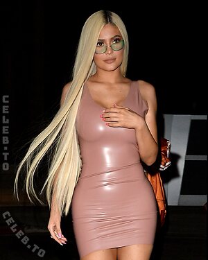 Kylie Jenner Nude Leaked Photo #537