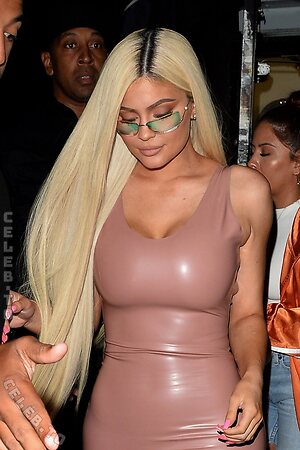Kylie Jenner Nude Leaked Photo #540