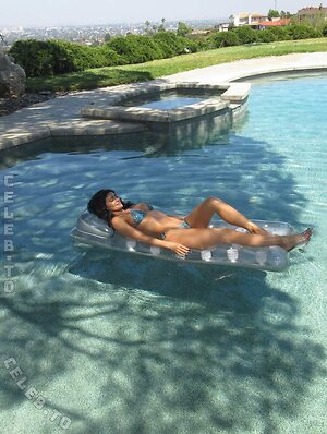 Kylie Jenner Nude Leaked Photo #574