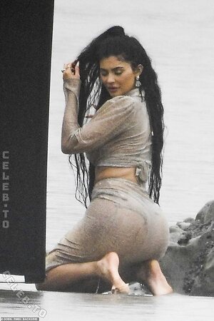 Kylie Jenner Nude Leaked Photo #579