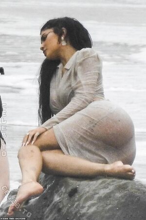 Kylie Jenner Nude Leaked Photo #586