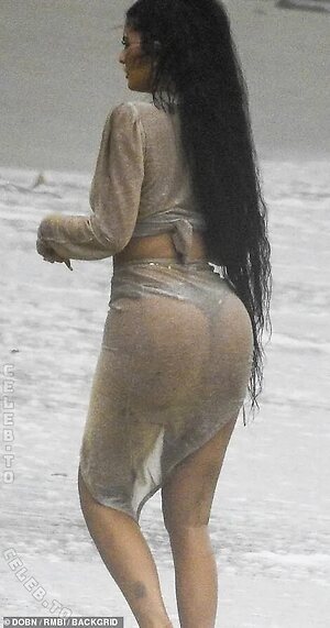 Kylie Jenner Nude Leaked Photo #589
