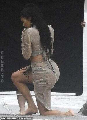 Kylie Jenner Nude Leaked Photo #591