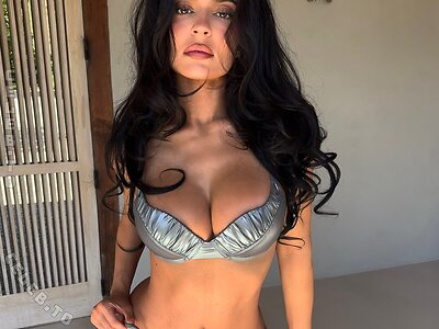 Kylie Jenner Nude Leaked Photo #598