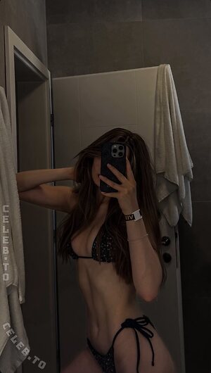 Lara Oster Nude Leaked Photo #11