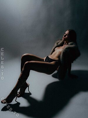 Lara Oster Nude Leaked Photo #26