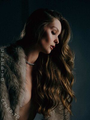 Lara Oster Nude Leaked Photo #28