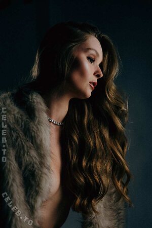 Lara Oster Nude Photos