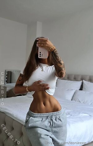 Lara.uth Nude Leaked Photo #7