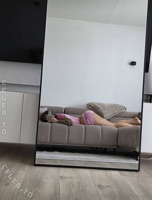 Lara.uth Nude Leaked Photo #31