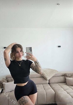 Lara.uth Nude Leaked Photo #36