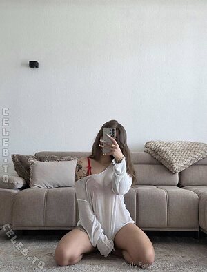 Lara.uth Nude Leaked Photo #48