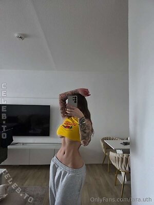 Lara.uth Nude Leaked Photo #75