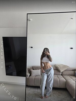 Lara.uth Nude Leaked Photo #87