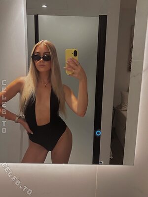 Larissa Oberste Nude Leaked Photo #8