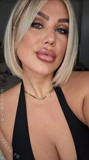 Laura aka Captain_lulli Nude Photos