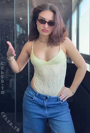 Laura Borck Nude Leaked Photo #6
