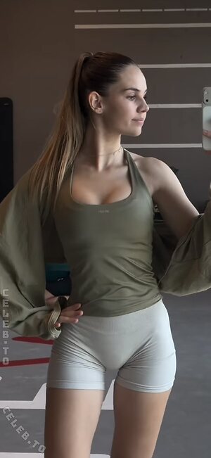 Laura Marie Soons More Nude Photos
