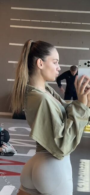 Laura Marie Soons Nude Photos