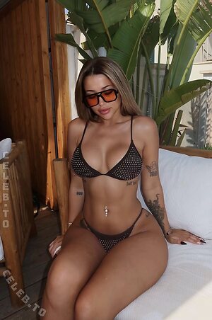 Laura Moradi Nude Leaked Photo #13