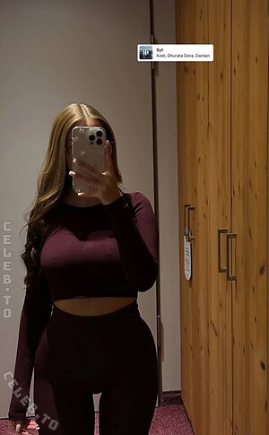 Lauraaasmk Nude Leaked Photo #34