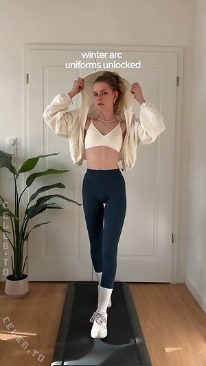 Lea Peach photo