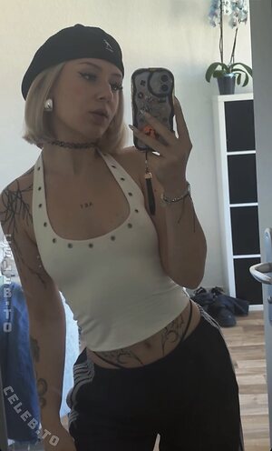lea.crrl More Nude Photos